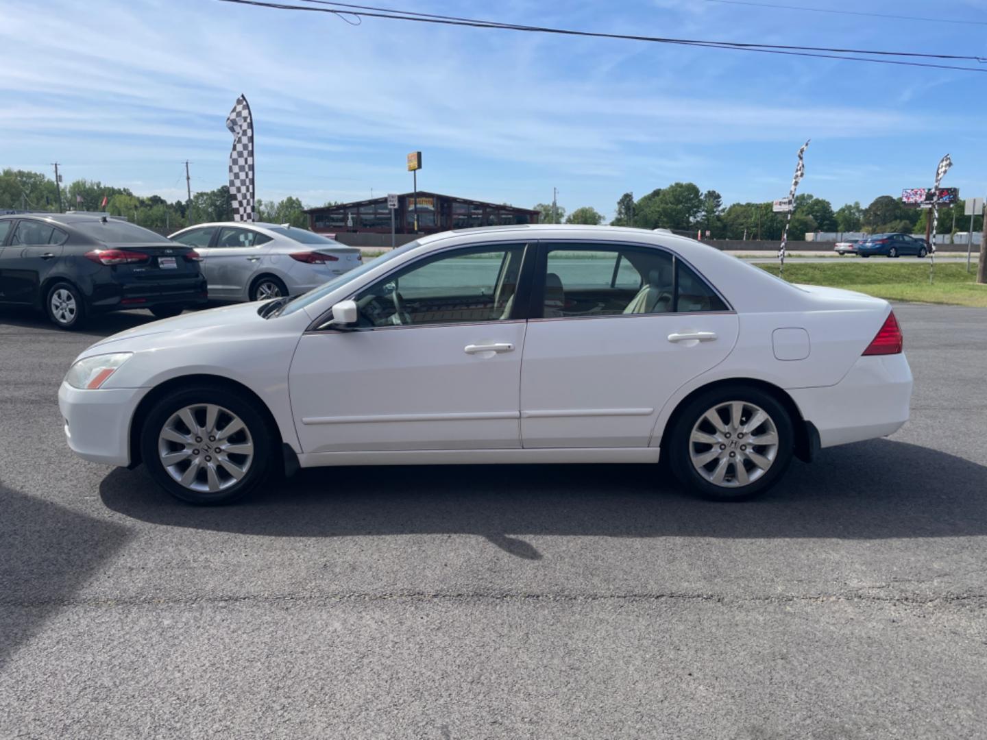 2007 White Honda Accord (1HGCM66867A) with an V6, VTEC, 3.0 Liter engine, Automatic transmission, located at 8008 Warden Rd, Sherwood, AR, 72120, (501) 801-6100, 34.830078, -92.186684 - Photo#4